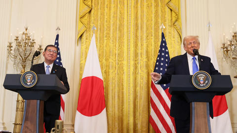 PM Ishiba and President Trump stand at podiums 