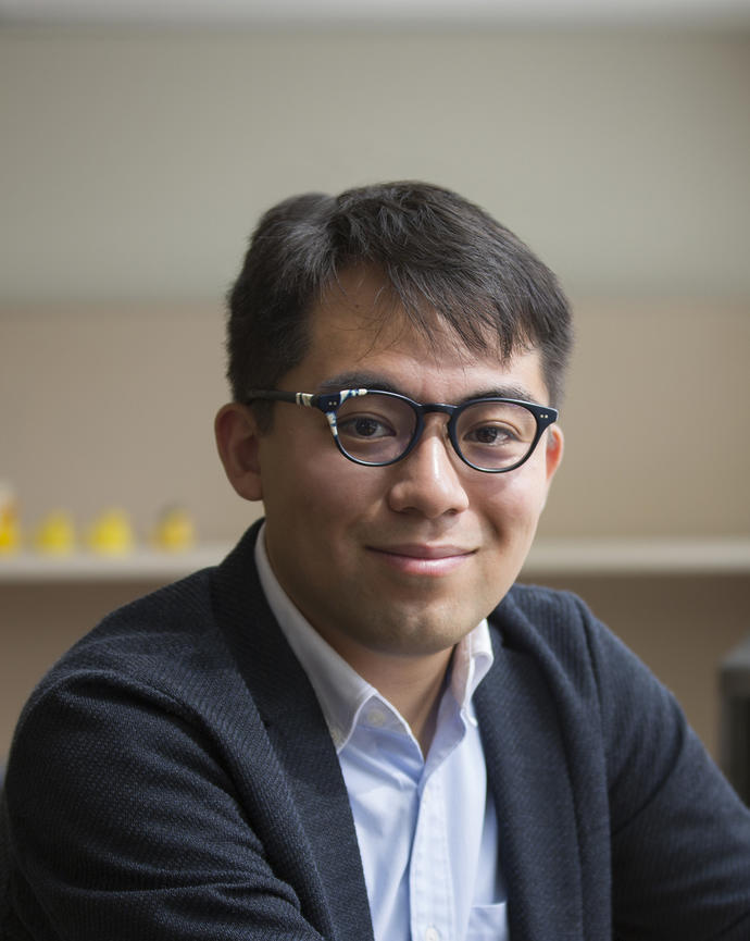 Headshot of Yoshiatsu Murata.