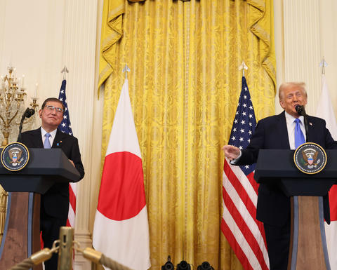 PM Ishiba and President Trump stand at podiums 